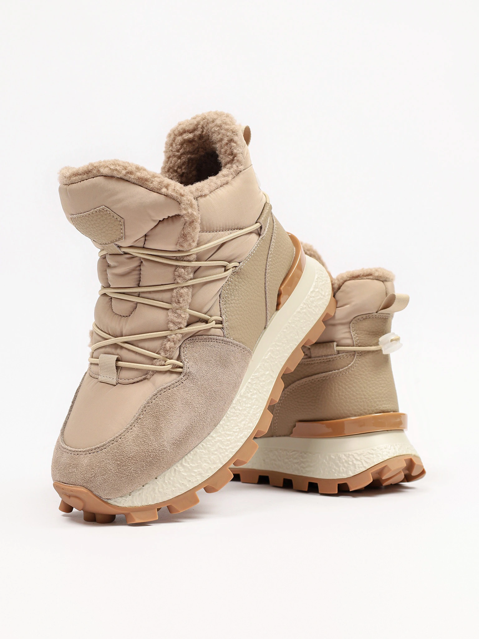 Кроссовки комбинированные бежевого цвета на рельефной подошве